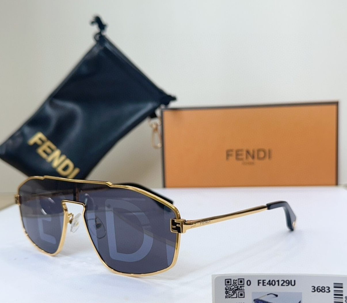 Fendi dorado