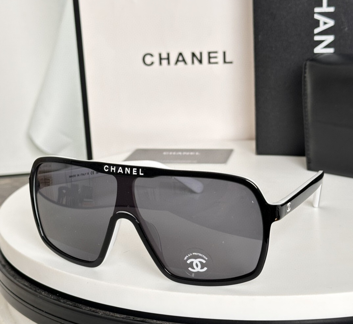 Chanel black & white